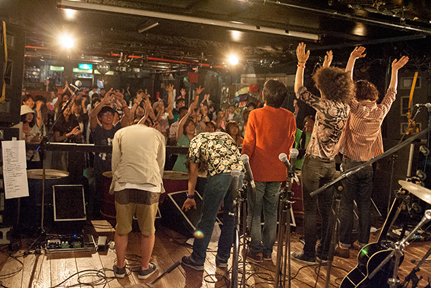 「2時間を超える深夜のワンマン、おつかれさまでした」57枚目/63