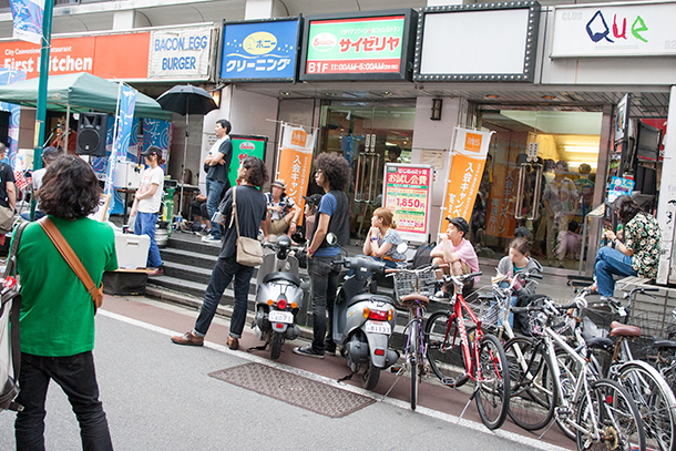 「メンバー全員が見守る中、「カントリーロード」で感動の一幕」62枚目/63