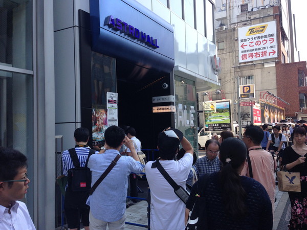 「平日＆炎天下でも大行列！Perfume「Cling Cling」セット再現イベントに1時間半並んできました」1枚目/20