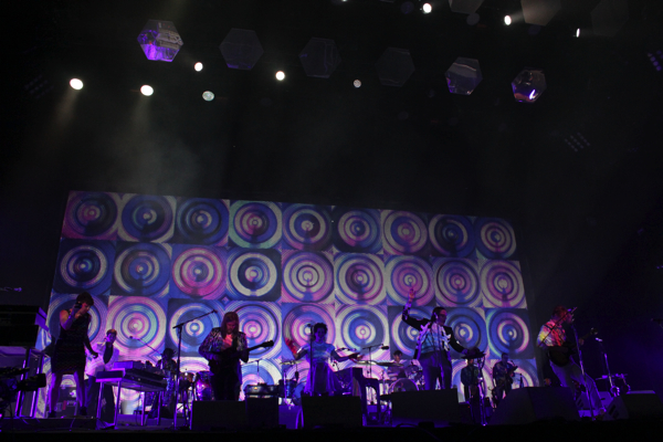 「【FUJI ROCK FESTIVAL &#039;14】2日目はアーケイド・ファイアでフィナーレ、デーモン・アルバーンやセイント・ヴィンセントも登場」1枚目/9