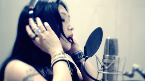 「鬼束ちひろ 新作MVはボーカルブースでの一発録り映像」1枚目/7