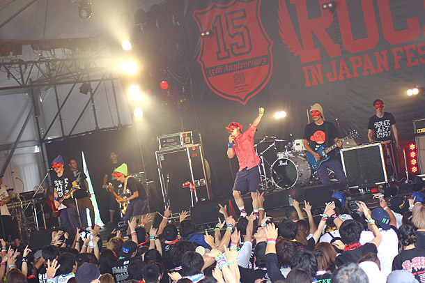 「覆面天狗バンド“ディスビズ”RIJFで大金星「来年はレイクステージ」」1枚目/29