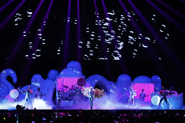 「Photo by Yoshika Horita
※写真は8月13日公演の模様」7枚目/12