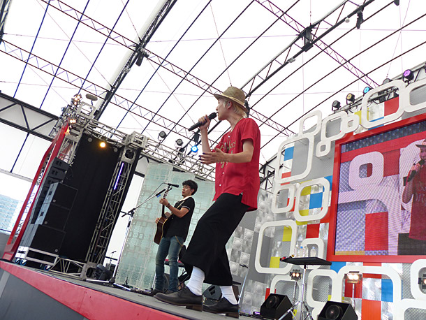 「吉田山田 大切な人を思い浮かべる『吉田山田』全曲ライブで大合唱」1枚目/14