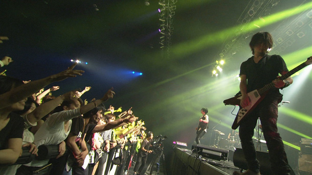 「WHITE ASH、HAPPY、Charisma.com、クリープ、ブンブン 5組の白熱競演NHKでオンエア」1枚目/7