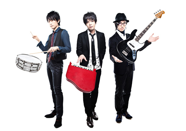 「シカゴプードル 巧みな言葉遊びも注目の新作MVで“ピンクプードル”と共演？」1枚目/2