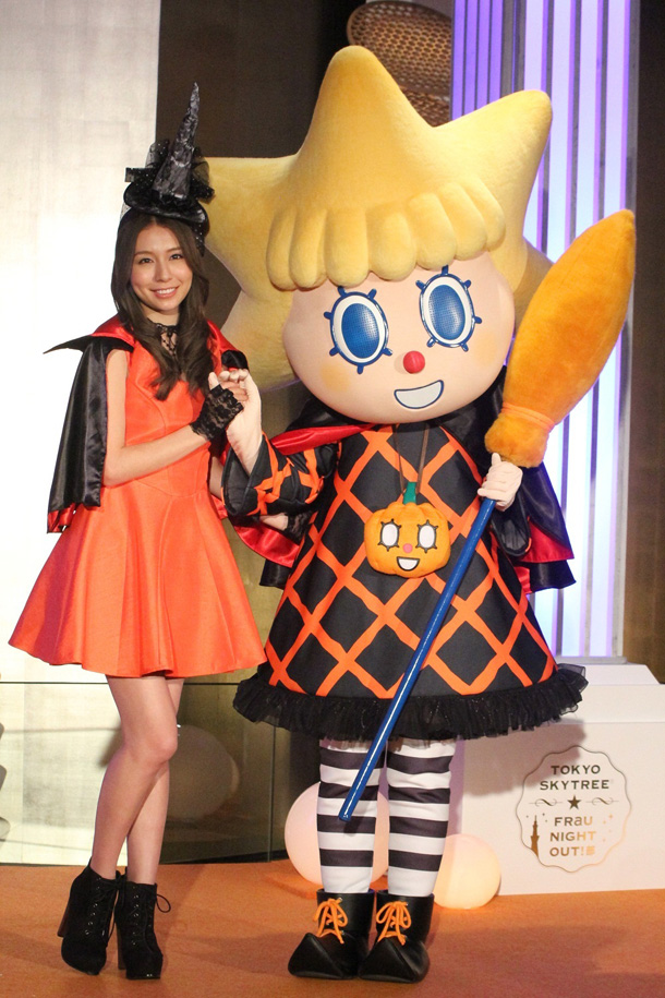 「オリコン1位獲得のMay J. ハロウィン仮装で「Let It Go」熱唱」1枚目/4