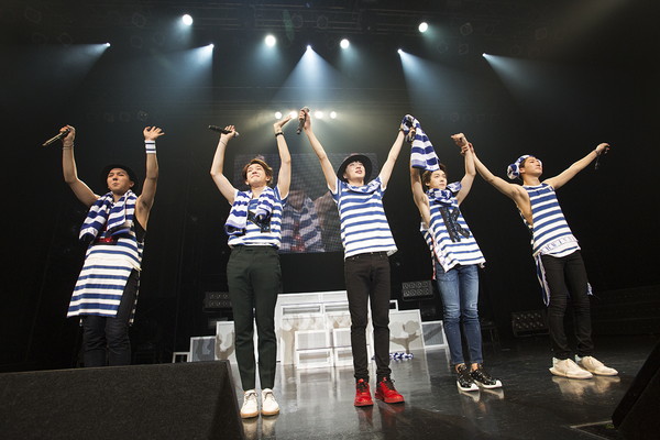 「WINNER、初のジャパンツアーが終了、ファンからのサプライズにメンバー号泣「夢のような時間でした」」1枚目/2