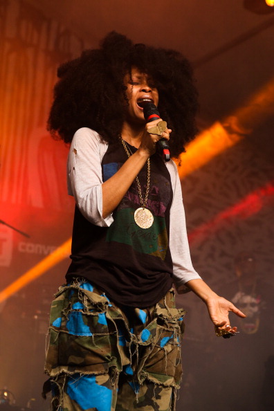 「エリカ・バドゥ、NYの路上パフォーマンスで集まった額はわずか4ドル!?」1枚目/1