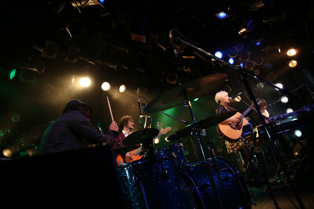 「yui擁するFLOWER FLOWER 初アルバム発表「何か衝撃の一つでも起こせたらなぁと」」1枚目/1