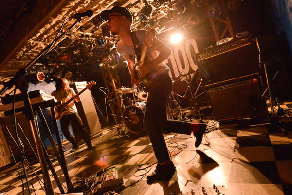 「【スペシャ列伝】108回目でAnalogfish、トリプルファイヤー、Yogee、ACCらが“？”を秘めたパフォーマンス」1枚目/32