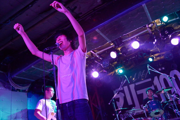 「トリプルファイヤー」2枚目/32