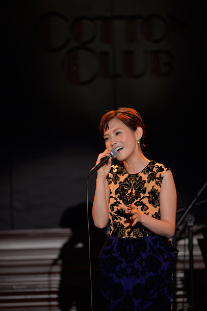 「安倍なつみ 感情120％の生歌「愛してる でもひとりさ」と泣きながら熱唱」1枚目/5