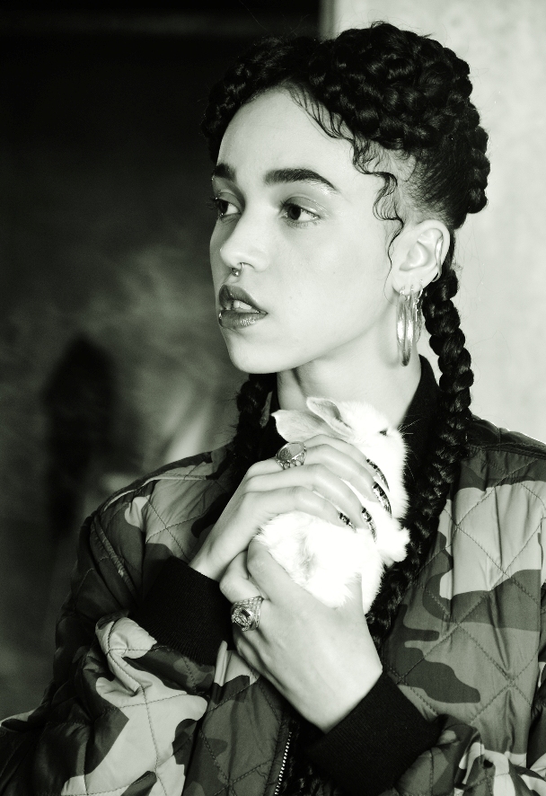 「FKAツイッグス　死刑囚の周りを踊りまくる最新MVが公開」1枚目/2