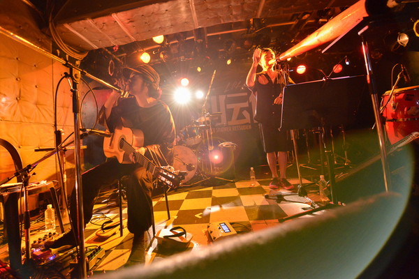 「【スペシャ列伝】113回目はGOMA、DJやけのはら、七尾旅人らが幻想的で生々しい圧巻のステージを披露」1枚目/24