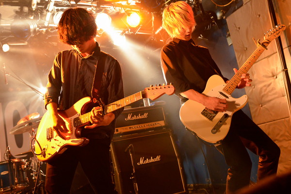 「赤色のグリッター」16枚目/22