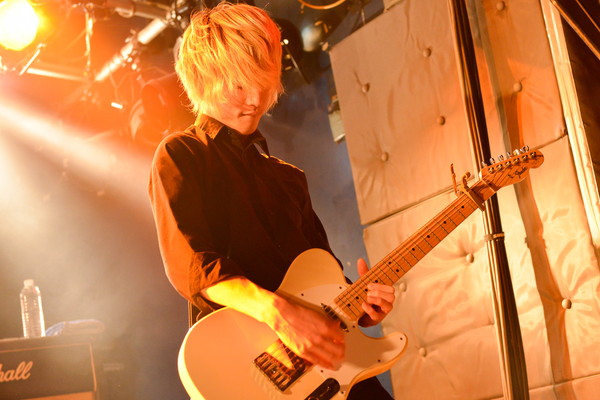 「赤色のグリッター」17枚目/22