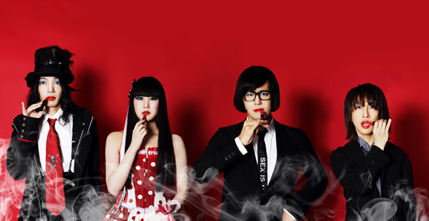 「ザ・キャプテンズのケイ伯爵が脱退、4月からアーバンギャルド加入」1枚目/2