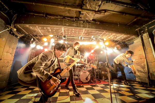 「【スペシャ列伝】123回目、100巻記念セミファイナルはBAWDIES、SiM、SHISHAMOがオーディエンスと狂喜乱舞」1枚目/17