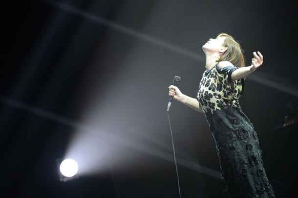 「紅白出演も控える絢香 本日チケット完売の盛岡ライブを生配信」1枚目/3