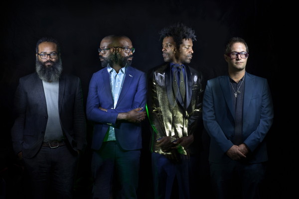 「ティービー・オン・ザ・レディオがビデオ3本を一挙公開、米番組スタジオライブ映像も」1枚目/2