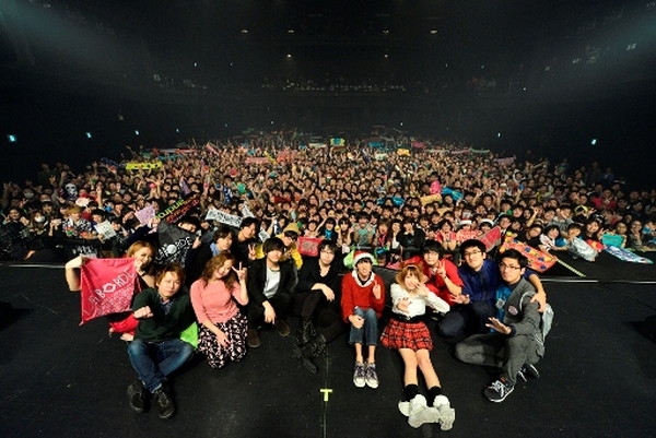 「unBORDE所属の豪華出演陣による盛大なX‘mas PARTYが終了」1枚目/16