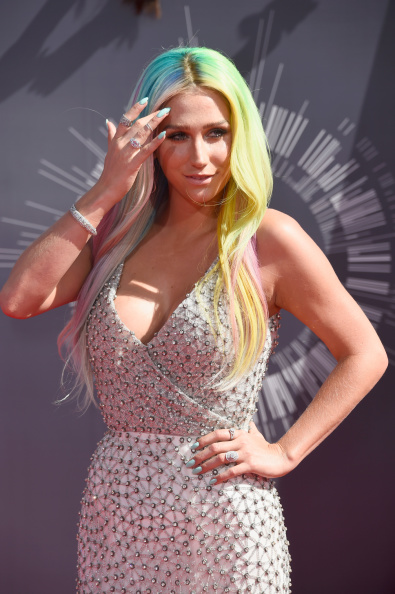 「ケシャ＆Dr.ルークの泥沼裁判、直筆の誕生日カードが証拠資料に」1枚目/1