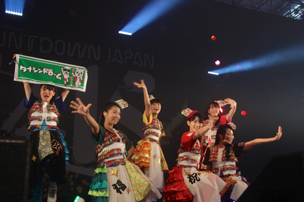 「＜引き続き追いかけ中！Vol.9＞チームしゃちほこ【CDJ14/15】に登場、フェス照準の鉄壁セトリで入場規制」1枚目/32