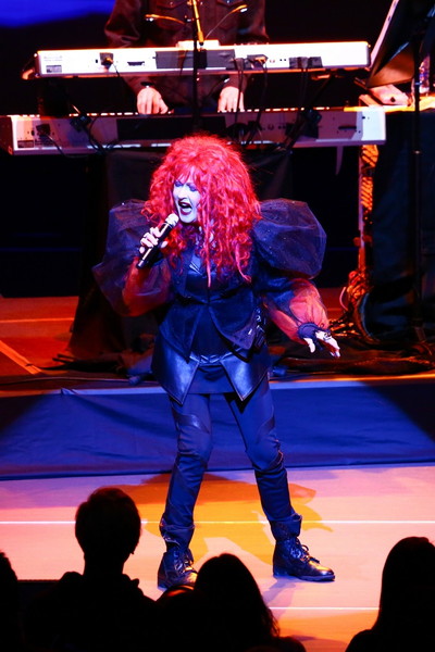 「シンディ・ローパー 30周年を祝うジャパンツアーがスタート、臨機応変のセットリストにファン興奮」1枚目/2