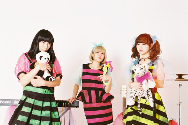 「ぽわん NEW EPより「ジェイポップ大崩壊」MV公開“私たちを見下したり面白がったりするやつら全員に中指立てつつ”」1枚目/2