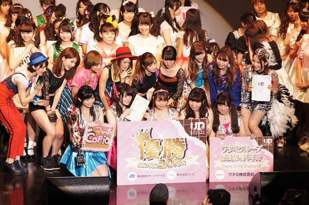 「女子大生アイドルコピーダンスコンテスト【UNIDOL】明治大学 Copiaが優勝 チーム・負けん気ゲスト出演も」1枚目/4