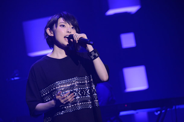 「家入レオ チュートリアルの“徳ダネ福キタル”で3000人熱狂」1枚目/4