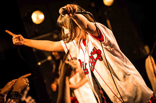 「野球コンセプトのバンドル“がんばれ！Victory”可愛いユニフォーム姿でメジャーデビュー後の展開発表」1枚目/5