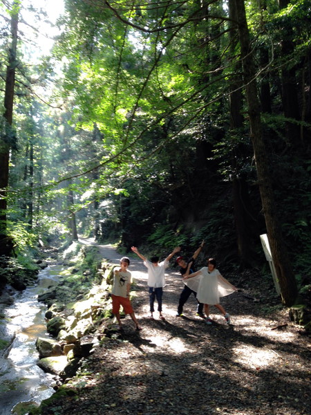 「神聖かまってちゃん、CDデビュー5周年記念ベスト盤＆対バンツアーが決定　初回盤には未だ謎の豪華アーティスト・フィーチャリング盤も」1枚目/1