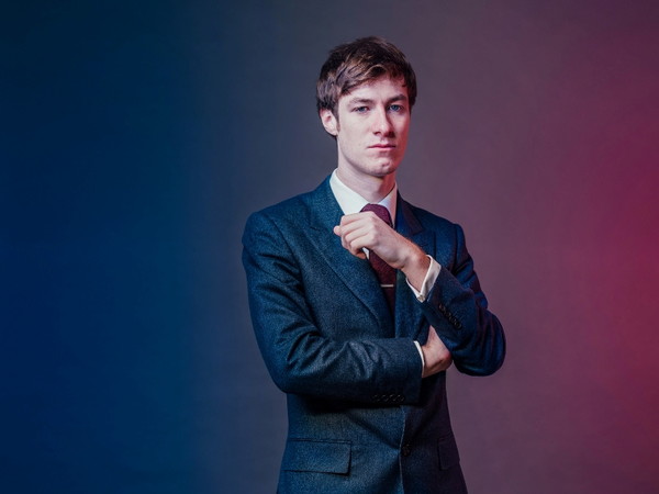 「イースト・インディア・ユース、最新アルバムより「Beaming White」本人出演MVを公開」1枚目/2