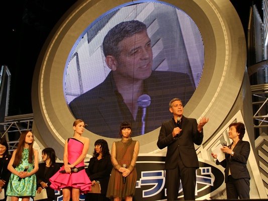 「ジョージ・クルーニー「トーキョー、ダイスキ」に、ファン1500大興奮」1枚目/7