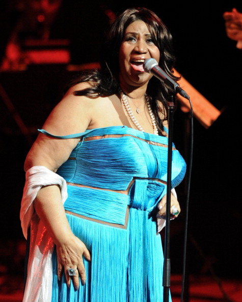 「アレサ・フランクリン、有名な牧師だった父と兄のために教会で歌う」1枚目/1