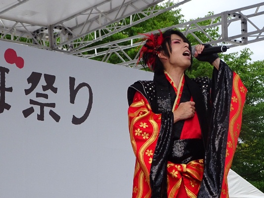 「ビジュアル系演歌歌手の最上川 司が、やまがた特命観光・つや姫大使に任命」1枚目/2