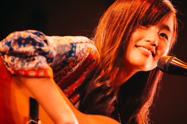 「藤原さくら メジャー初ワンマンライブ成功＆カバー曲弾き語り配信企画発表」1枚目/6