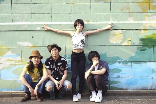 「白波多カミン with Placebo Foxes 見汐麻衣のソロプロジェクトMANNERS/otoriと対バン＆新ライブ映像公開」1枚目/3