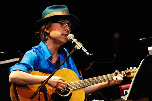 「ウエケン50歳バースデーを祝うスペシャルナイトに、石橋凌、小泉今日子、ゆずらが集結」1枚目/26