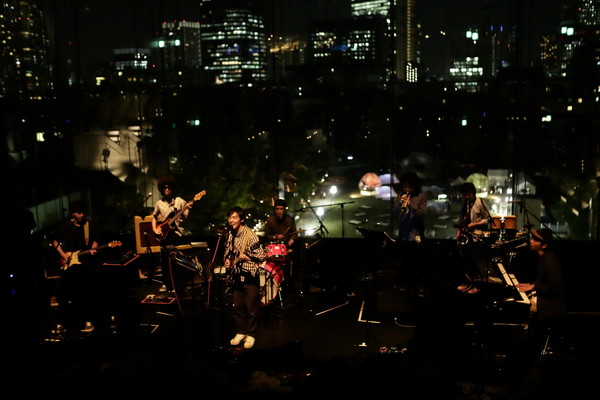 「cero×黒田卓也コラボステージ公演レポート　2015年の現代に生きる音楽家同士が示したこの時代のマイルストーン」1枚目/11