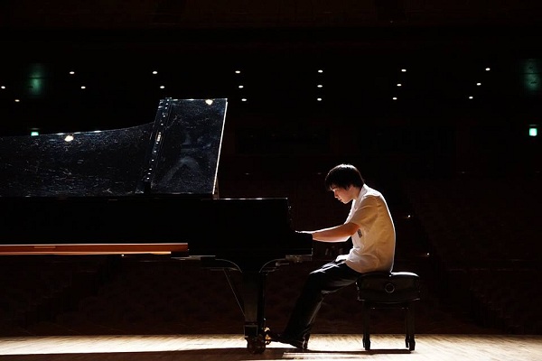 ピアニスト藤田真央　「コンクールも演奏会も、聴いてくださる方のために演奏するという意味では同じ」