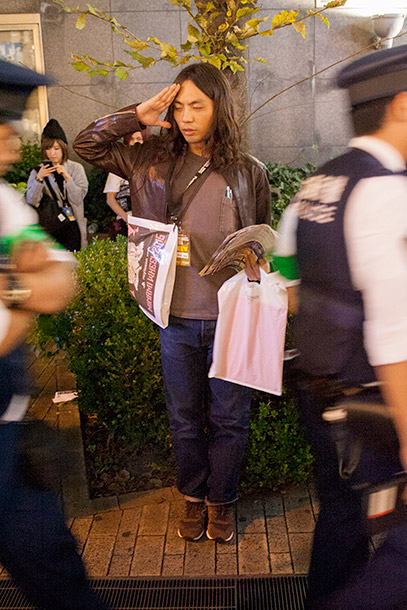 「巡回中の警察官にもしっかり挨拶するヒロヒサカトー」15枚目/39