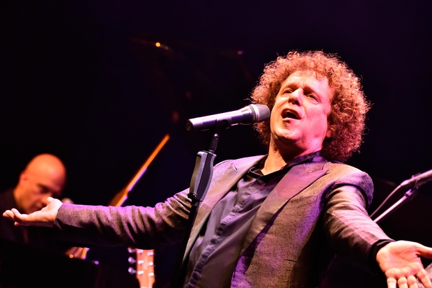 「ポップで美しい旋律を奏でるレオ・セイヤーの声に酔い痴れる晩秋の夕べ。今宵は“七色の声”に心から魅了されて。」1枚目/10