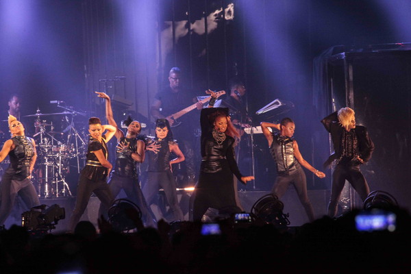 「ジャネット・ジャクソン、14年ぶりの来日公演が大阪で幕開け「オオキニ！　オオサカ！」」1枚目/4