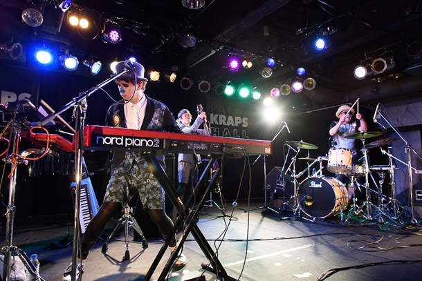 「H ZETTRIO ツアー開幕「別人ですがPE&#039;Zというバンドが好きでしてカバーします」」1枚目/4