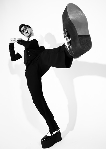 「アダム・ランバート来日インタビュー！ 最新作『オリジナル・ハイ』、マックス・マーティン＆シェルバック、そして自身の成長について語る」1枚目/4