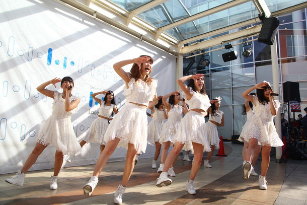 「実力でアイドル界No.1目指す“GEM”ブレイク前夜の屋外フリーイベント開幕「寒さなんて気にならない」」1枚目/33