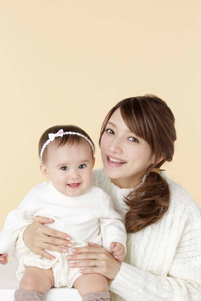 「後藤真希『赤すぐ』リニューアル特大号の表紙飾る 出産秘話や新米ママの素顔が垣間見られるインタビューも」1枚目/2